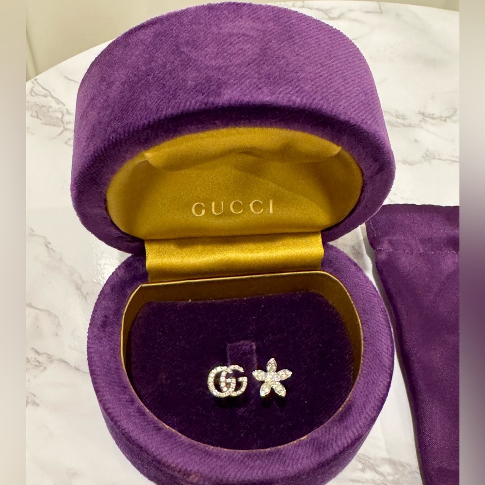 Pre Owned 18k white gold diamond Gucci ring
